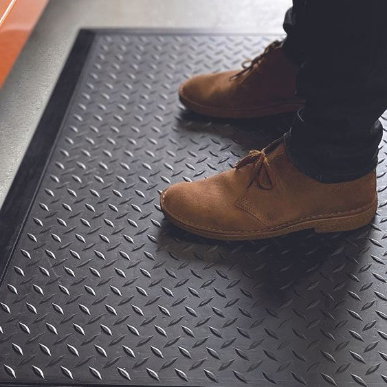 Image of anti-fatigue mat in warehouse