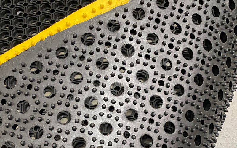 Grippy backing of Engineers mat