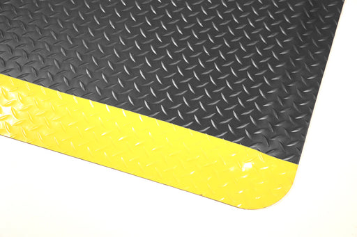 Corner image of the bevelled yellow safety borders on the Safety Alert Spongecote made to measure.