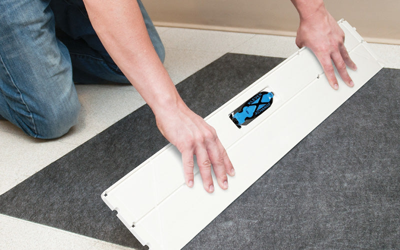Insitu picture of the SmartGrip Safety Knife and Cutting tool on a SmartGrip Mat.